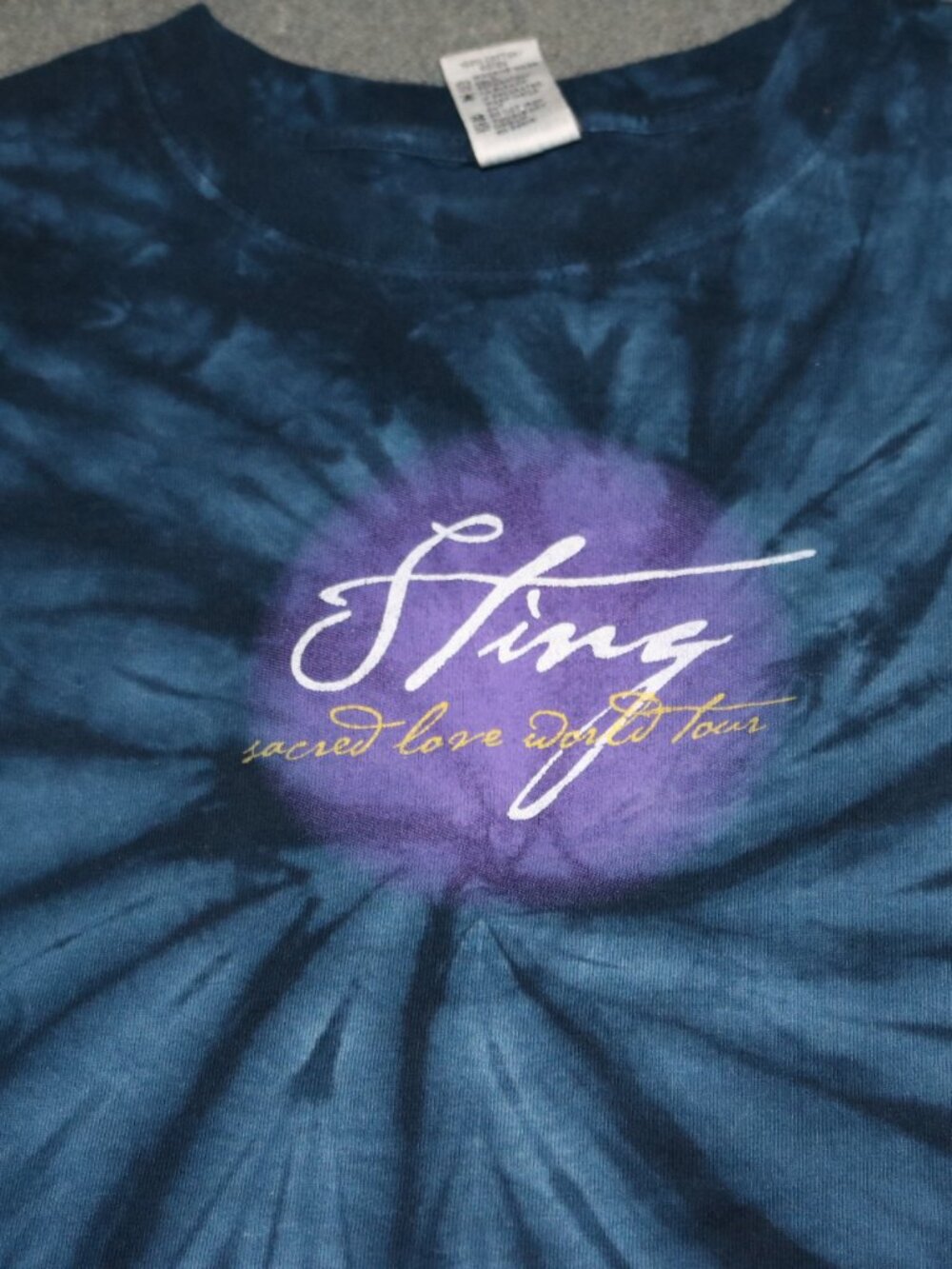 Sting T-shirt Mens Medium Blue Tie Dye 2004 Sacred Love World Tour The Police - Picture 2 of 7